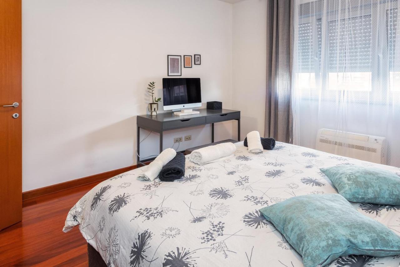 Airy 2-Br Apt W/ Open Layout & Modern Design Apartment Сплит Екстериор снимка