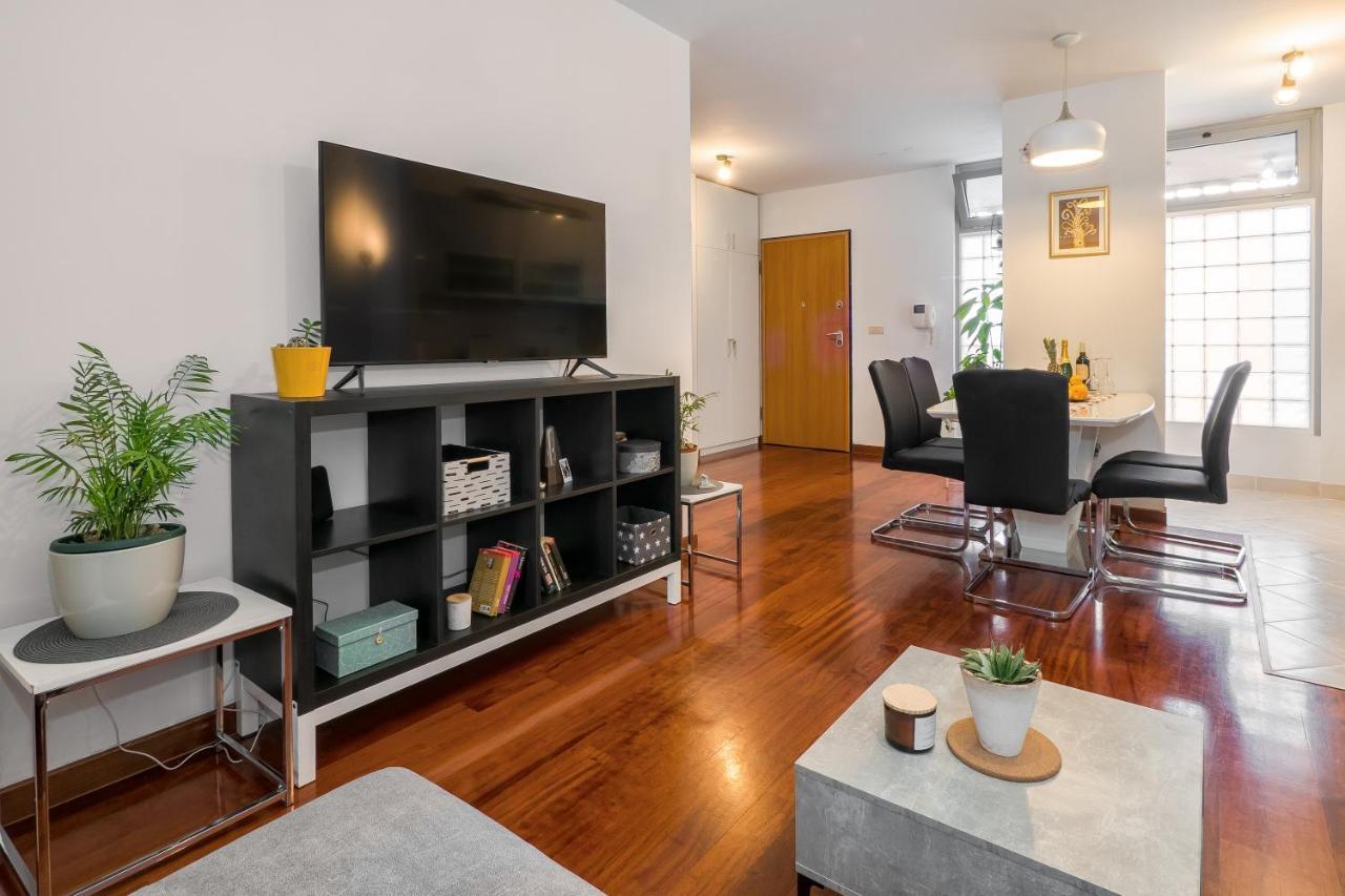 Airy 2-Br Apt W/ Open Layout & Modern Design Apartment Сплит Екстериор снимка