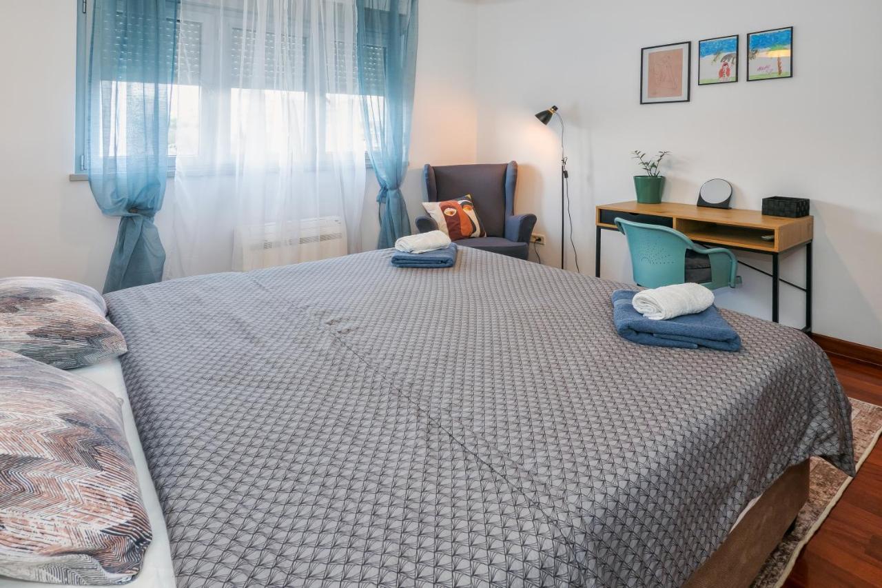 Airy 2-Br Apt W/ Open Layout & Modern Design Apartment Сплит Екстериор снимка
